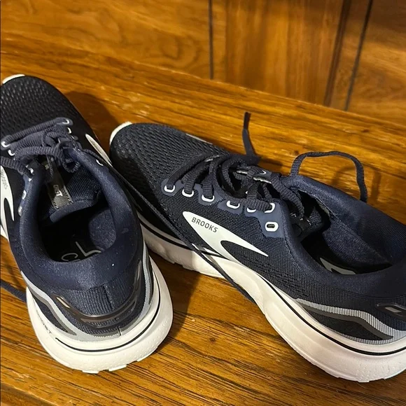 Brooks Navy and White Running Shoes - Picture 1 of 3